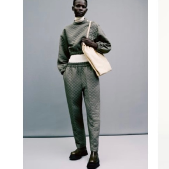 Zara Quilted Cropped top - Picture 2 of 5